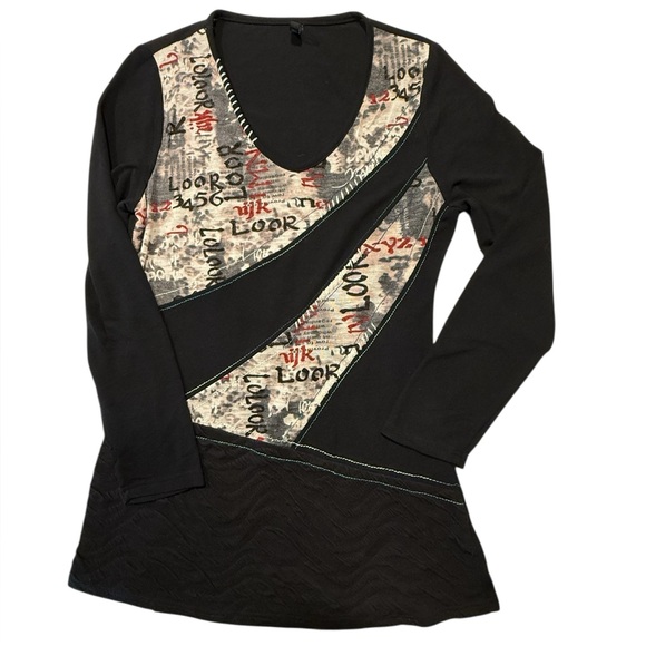 Sacred Threads Black and White Asymmetrical Graphic Long Sleeve Top - Picture 5 of 11